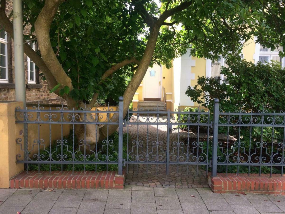 Beautiful Apartment In A Historic Villa ฮัททิงเงน ภายนอก รูปภาพ